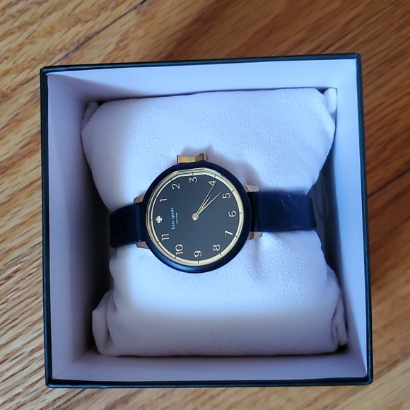 Kate Spade ♠️ Watch Park Row Silicon Band - Picture 2 of 5